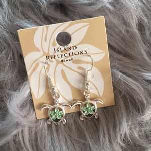 Cute sterling silver turtle dangle earrings. New!
